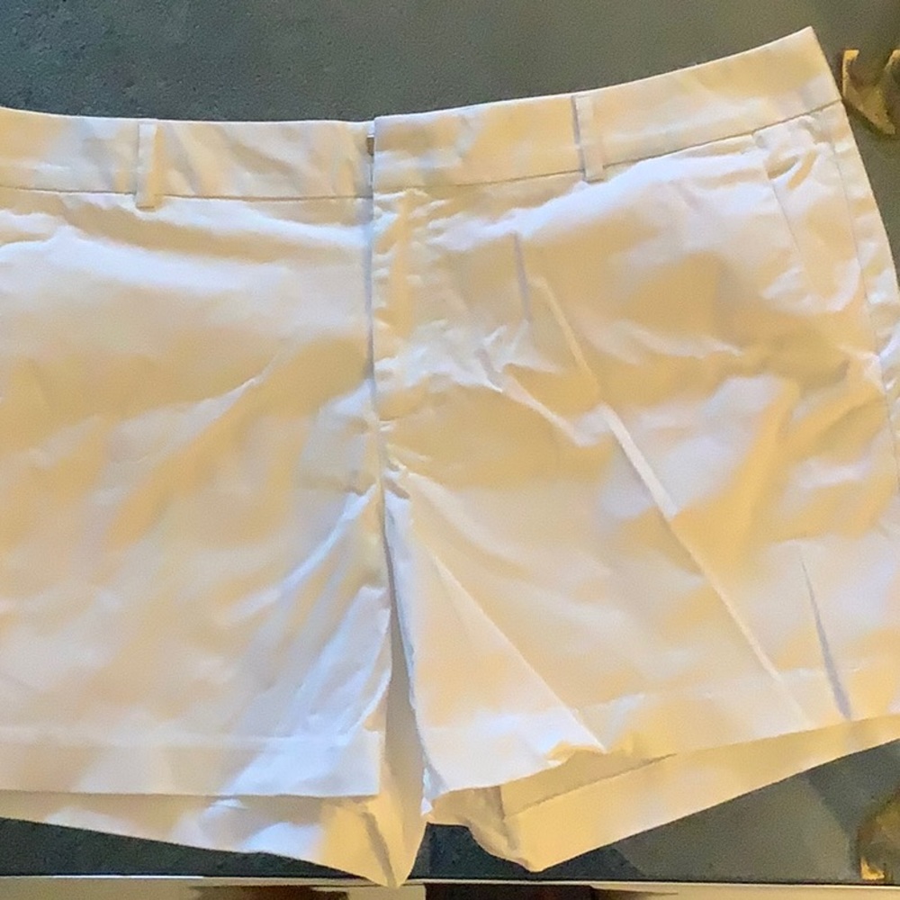 Size 14 White Banana Republic shorts